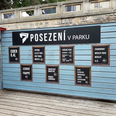 posezeni-v-parku